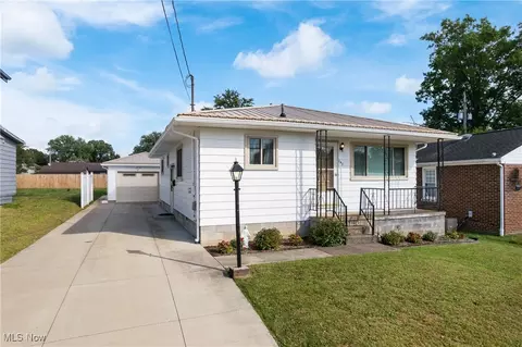 243 27th St NW, Barberton, OH 44203
