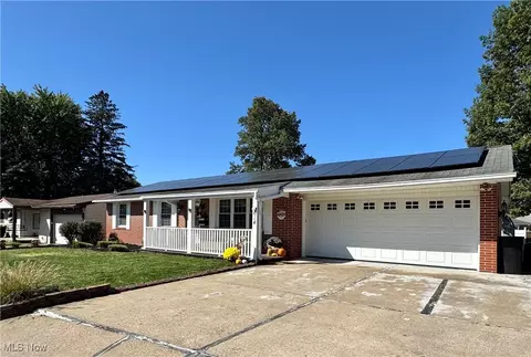 614 10th Dr NW, New Philadelphia, OH 44663