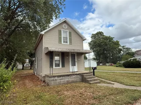 1063 Grant Ave NW, New Philadelphia, OH 44663