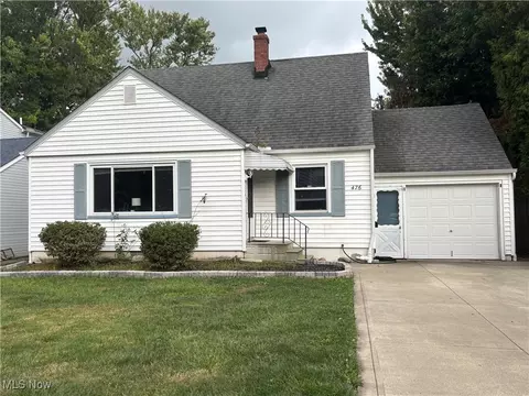 476 Woodstock Rd, Eastlake, OH 44095