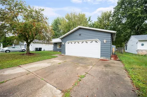 652 University Ave, Elyria, OH 44035 photo 2