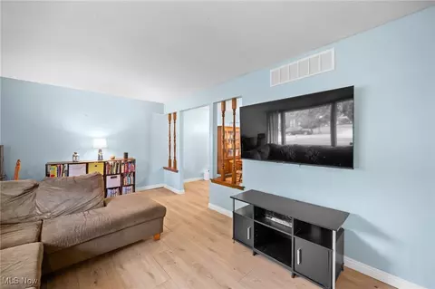 652 University Ave, Elyria, OH 44035 photo 8