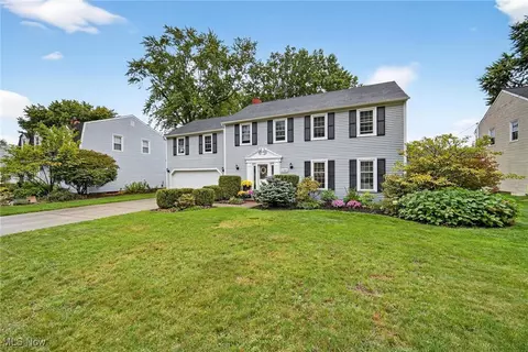 3385 Palmer Dr, Rocky River, OH 44116