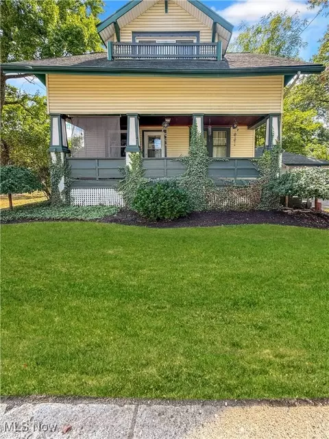 1796 Newton St, Akron, OH 44305