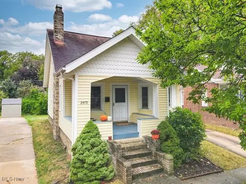 2470 Whitelaw St, Cuyahoga Falls, OH 44221