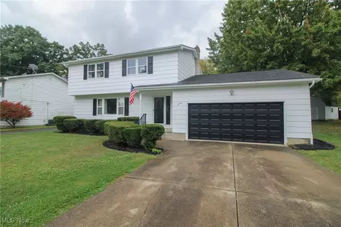 4096 Bob O Link Dr, Youngstown, OH 44511