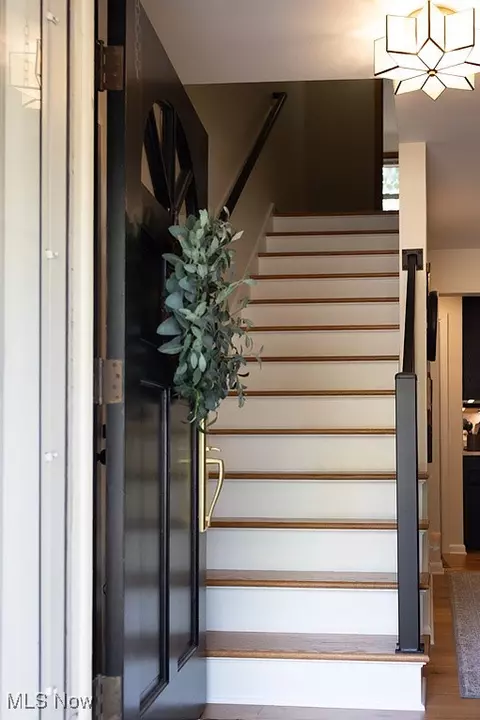 Entry Way - 6278 Appleridge Dr, Boardman, OH 44512 photo 1 of 7