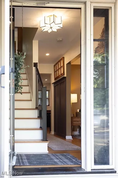 Entry Way - 6278 Appleridge Dr, Boardman, OH 44512 photo 2 of 7