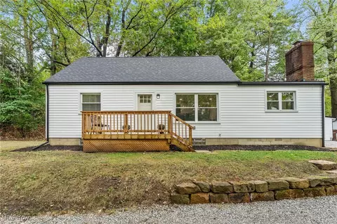 1062 Stump Rd, New Franklin, OH 44319