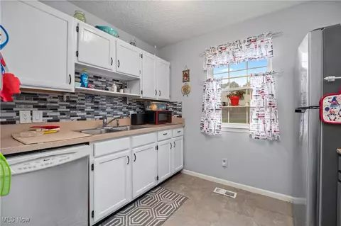 1536 E 29th St, Lorain, OH 44055 photo 14