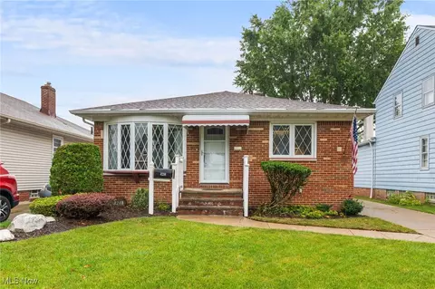 8218 Covington Ave, Parma, OH 44129