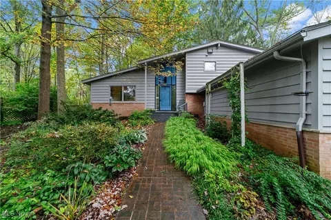 3880 Ellendale Rd, Moreland Hills, OH 44022
