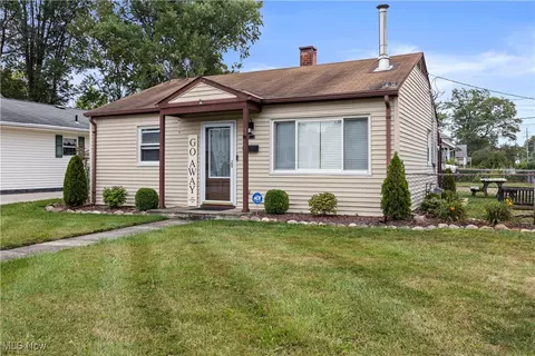 182 Warren Ave, Elyria, OH 44035 photo 2