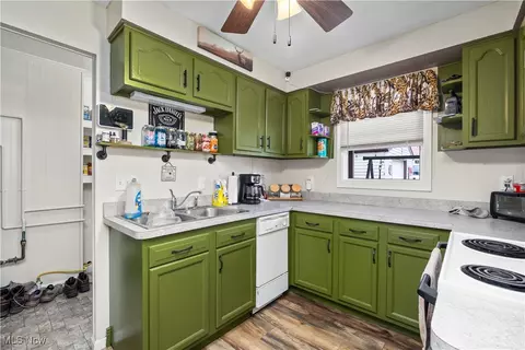 182 Warren Ave, Elyria, OH 44035 photo 9