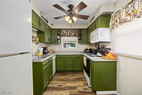 182 Warren Ave, Elyria, OH 44035 photo 8