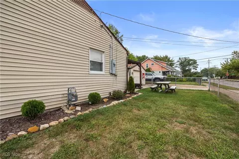 182 Warren Ave, Elyria, OH 44035 photo 32