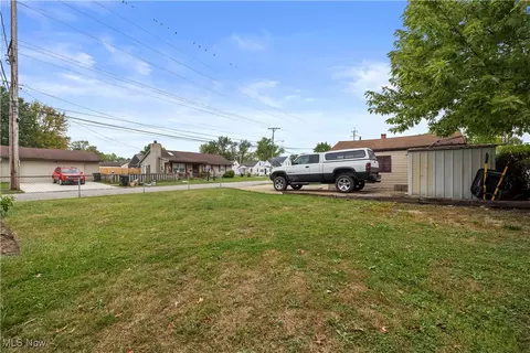 182 Warren Ave, Elyria, OH 44035 photo 28