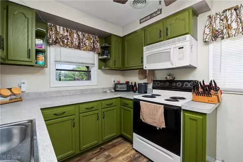 182 Warren Ave, Elyria, OH 44035 photo 12