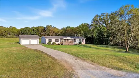 464 Cave Hill Rd, Little Hocking, OH 45742
