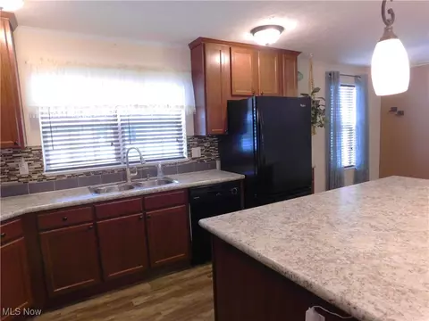 411 Pin Oak Cir, Elyria, OH 44035 photo 19