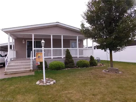 411 Pin Oak Cir, Elyria, OH 44035 photo 2