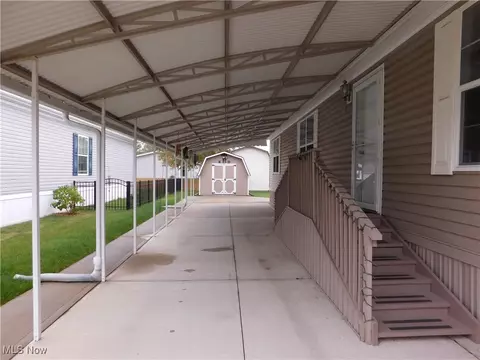 411 Pin Oak Cir, Elyria, OH 44035 photo 6