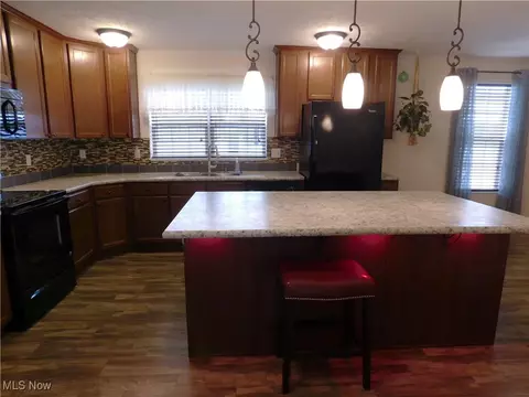 411 Pin Oak Cir, Elyria, OH 44035 photo 12