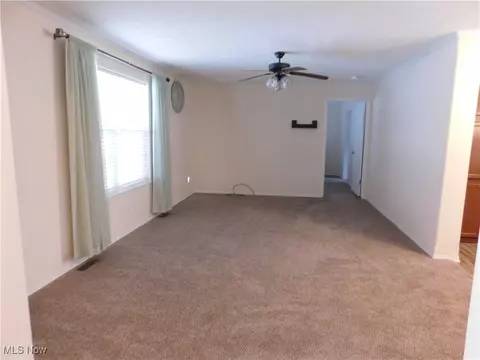 411 Pin Oak Cir, Elyria, OH 44035 photo 27