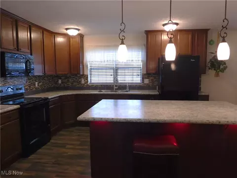 411 Pin Oak Cir, Elyria, OH 44035 photo 13