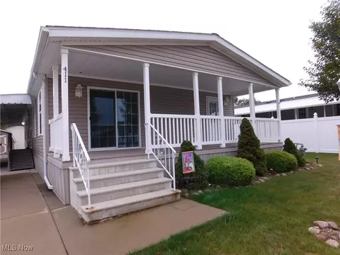 411 Pin Oak Cir, Elyria, OH 44035