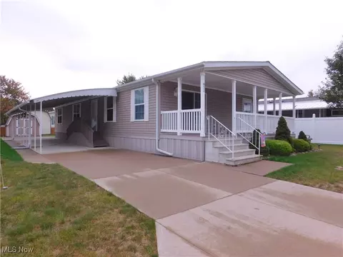411 Pin Oak Cir, Elyria, OH 44035 photo 4