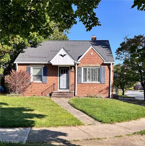 7506 Brookside Dr, Brooklyn, OH 44144