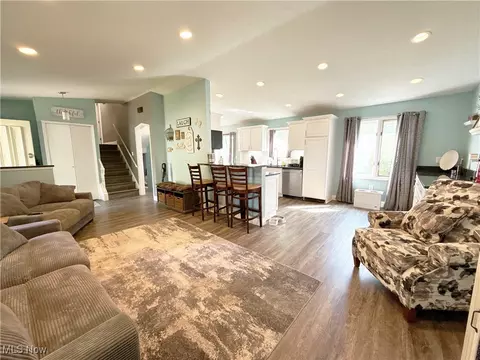 Living - 6321 Baldwin Blvd, Lorain, OH 44053 photo 4 of 7