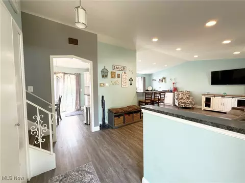 Entry Way - 6321 Baldwin Blvd, Lorain, OH 44053 photo 1 of 6