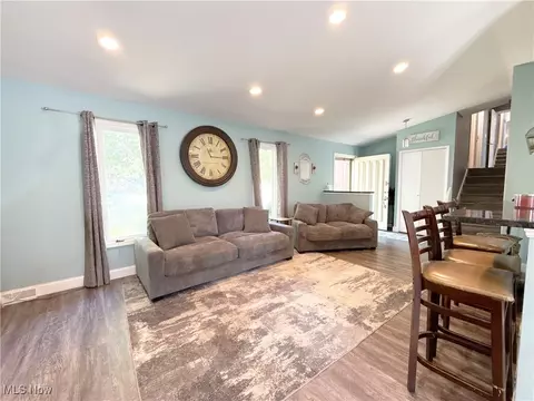 Living - 6321 Baldwin Blvd, Lorain, OH 44053 photo 3 of 7