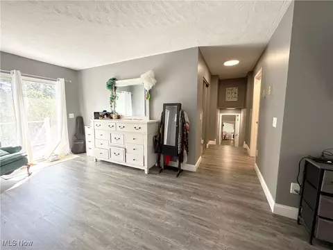 Entry Way - 6321 Baldwin Blvd, Lorain, OH 44053 photo 6 of 6