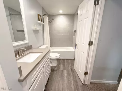 Bath - 6321 Baldwin Blvd, Lorain, OH 44053 photo 3 of 7