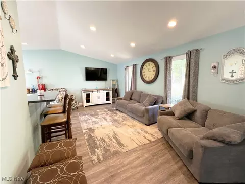 Living - 6321 Baldwin Blvd, Lorain, OH 44053 photo 2 of 7