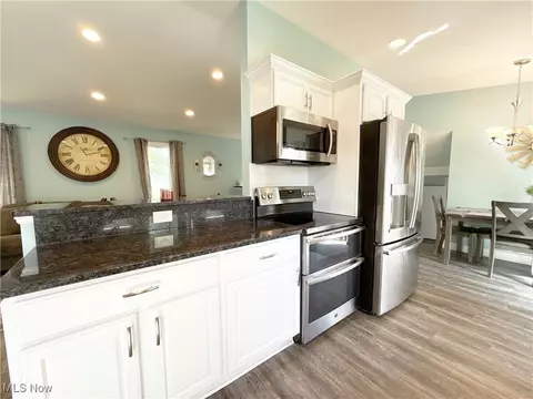 Kitchen - 6321 Baldwin Blvd, Lorain, OH 44053 photo 3 of 5