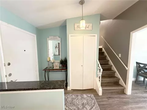 Entry Way - 6321 Baldwin Blvd, Lorain, OH 44053 photo 2 of 6