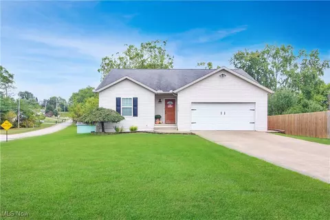 720 Lindaire Ln E, Ontario, OH 44906