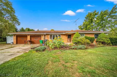 11470 Clay St, Huntsburg, OH 44046