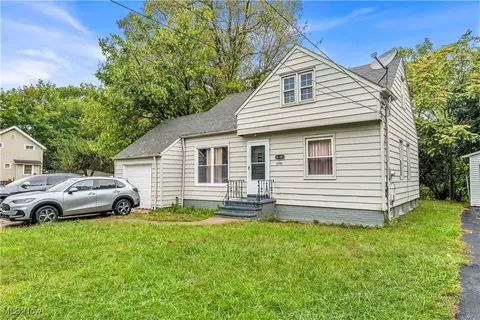 16305 Raymond St, Maple Heights, OH 44137