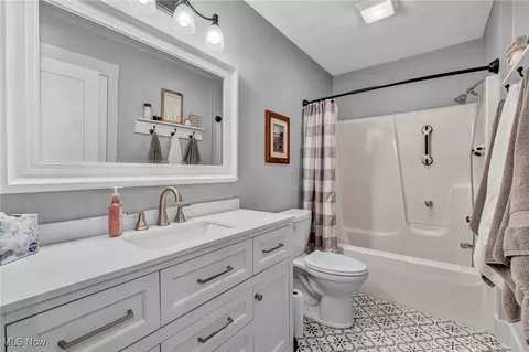Bath - 12567 Eby Rd, Creston, OH 44217 photo 2 of 3
