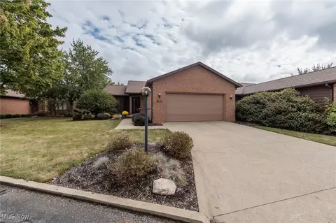 2154 Prestwick Dr, Uniontown, OH 44685