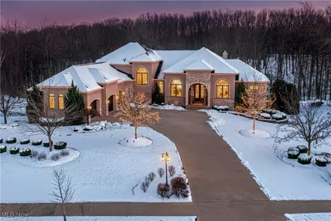 6752 Rivercrest Dr, Brecksville, OH 44141