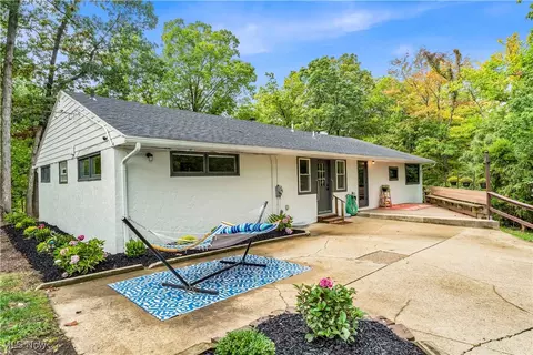 29 Skyview Dr, Seven Hills, OH 44131