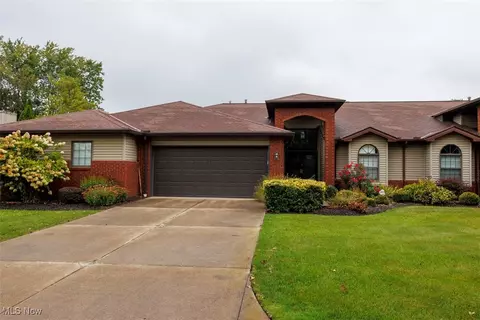 5223 Parkhurst Dr, Sheffield, OH 44054