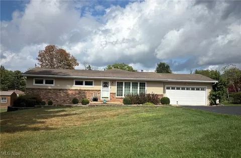 1065 Schlaegel Dr, Zanesville, OH 43701