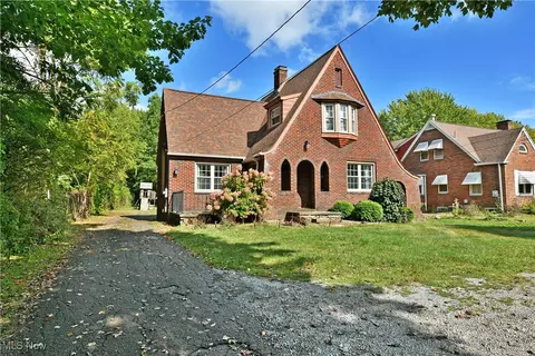 7143 Youngstown Pittsburgh Rd, Poland, OH 44514